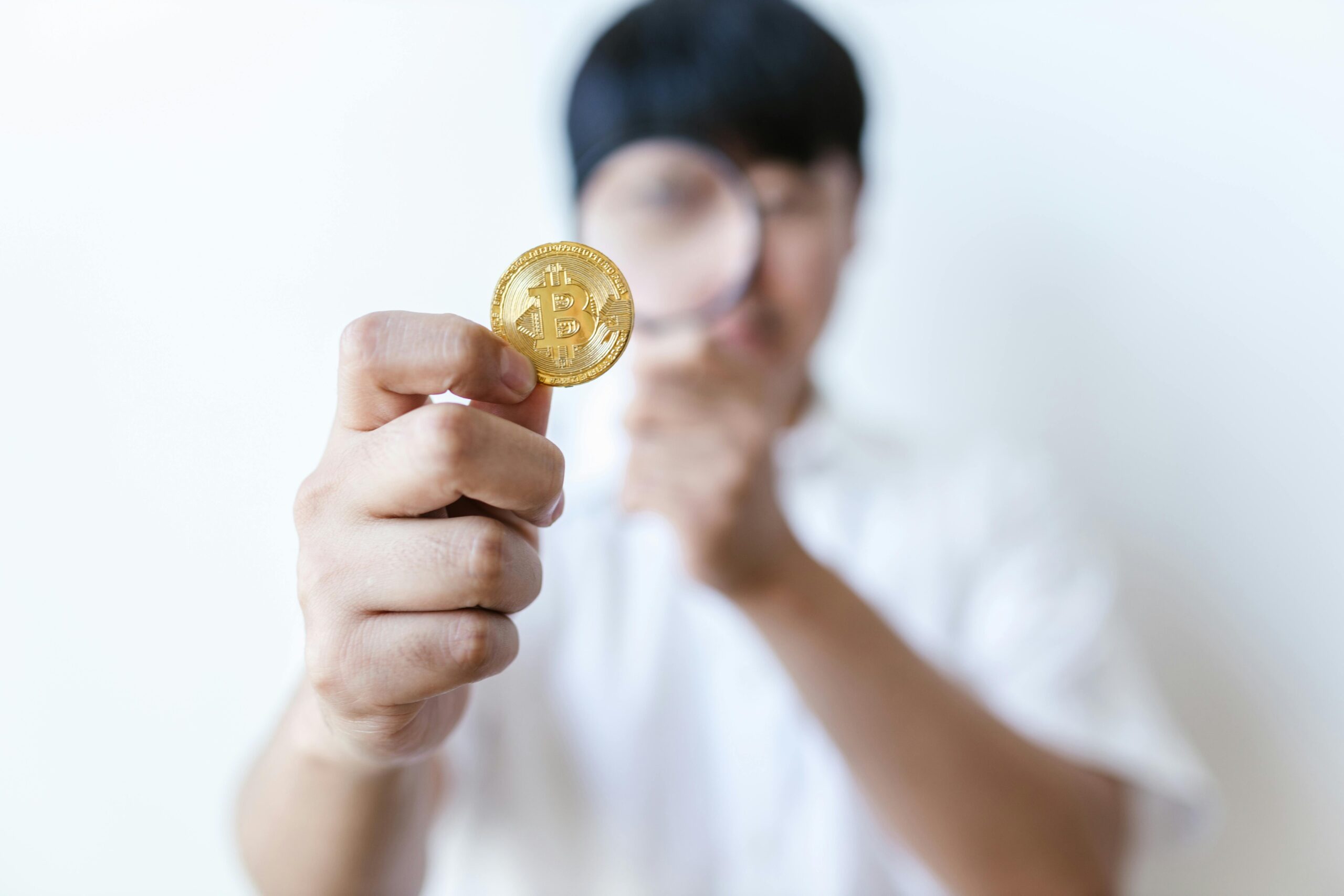 Granice decentralizacji w finansach: rzeczywisty zakres wyłączenia DeFi spod regulacji MiCA i jego wpływ na wymogi licencyjne